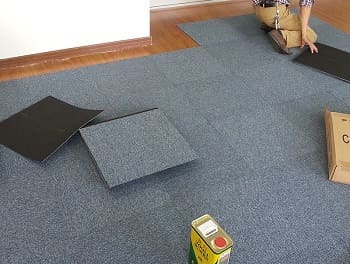 Особенности укладки ковровых напольных модулей